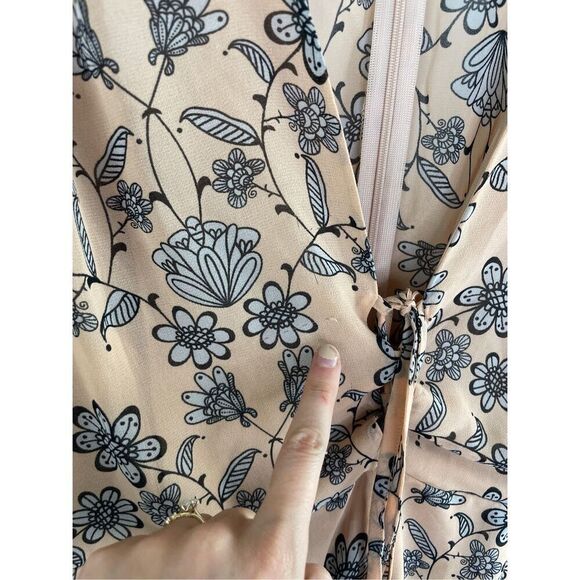 For‎ Love and Lemons Pia Floral Bell Sleeve Romper Size L - Picture 6 of 14
